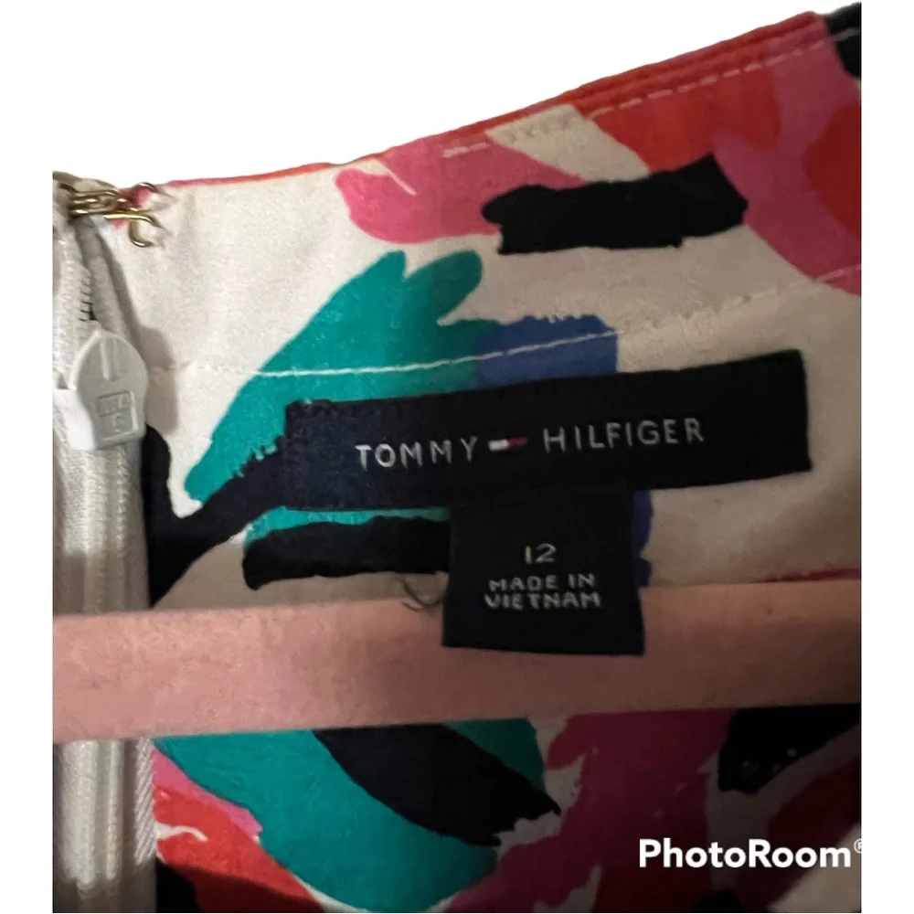 A beautiful floral dress by Tommy Hilfiger in size 12 - Picture 4 of 8